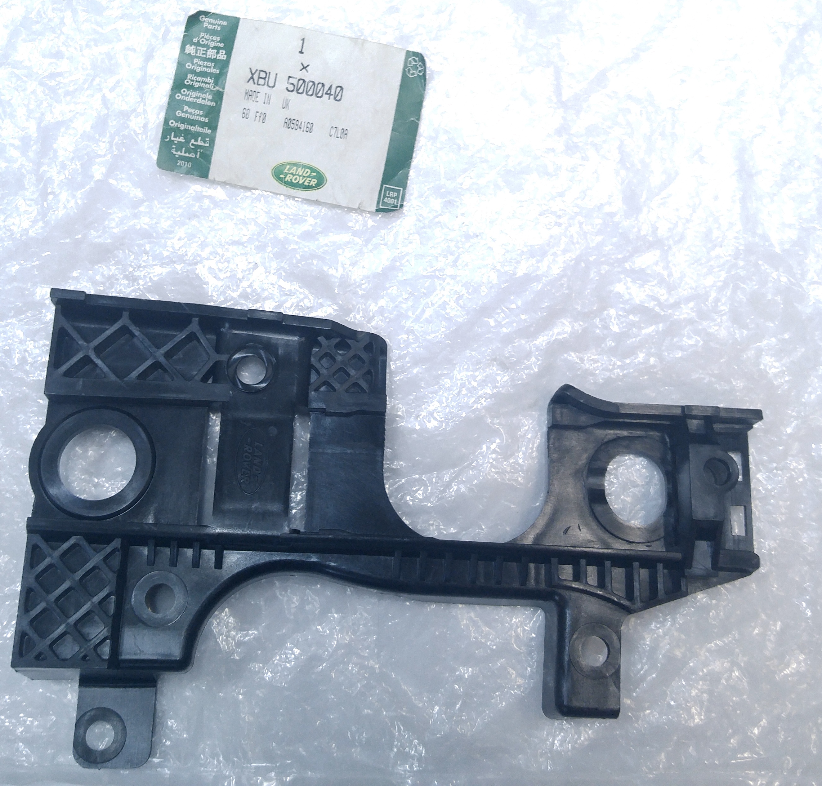 Кронштейн правой фары (внешний) D3 (XBU500040||LAND ROVER)